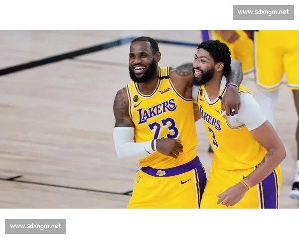 季后赛巅峰对决湖人雷霆青春与王朝的正面对撞西部舞台胜负悬念拉满