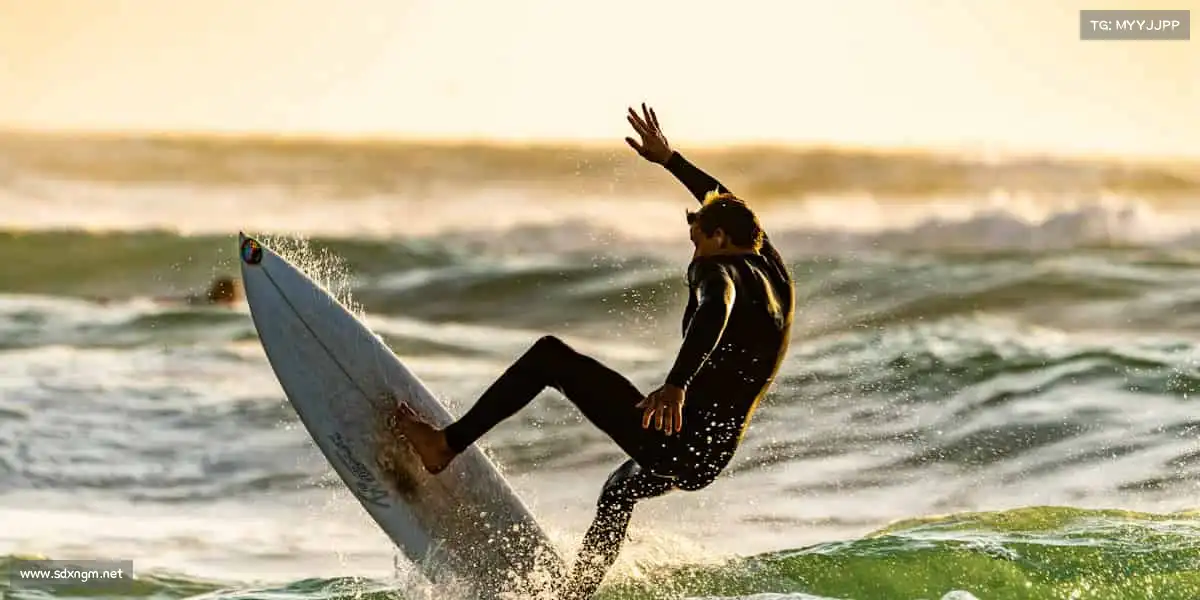 <strong>BB贝博艾弗森官方网站</strong>🏒冰刀划过冰面，热血点燃赛场 —— 用热爱，书写你的体育故事！